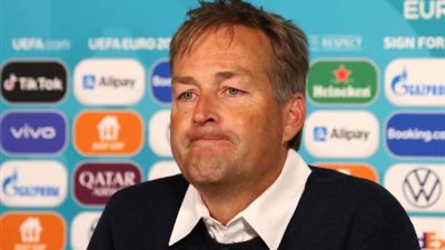 هيولماند: لاعبو الدنمارك كانوا يبكون أثناء الإحماء لاستكمال اللقاء