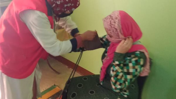 الكشف على سيدات بالمنيا