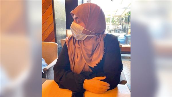 فتاة العباءة