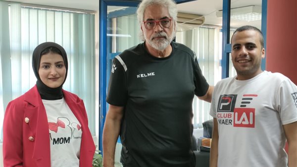 أحمد ناجي برفقة محرري