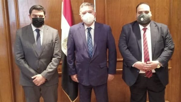 أثناء توقيع الإتفاقية