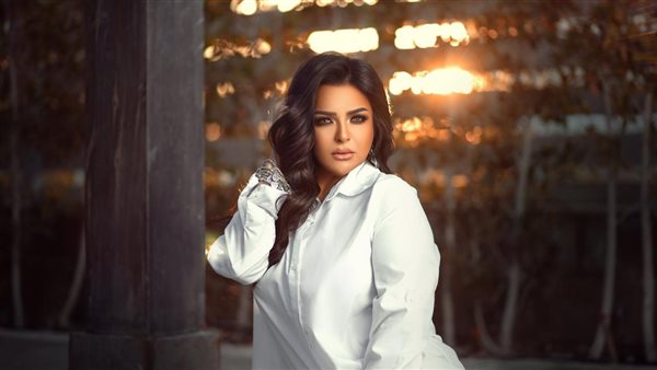 المطربة هدى