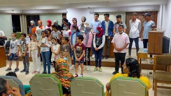 كورال الطفل في قصر