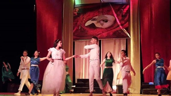 العرض المسرحي شبح