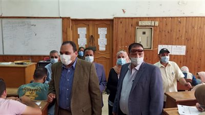 نائب رئيس جامعة بنها يتابع أعمال سير الامتحانات بكلية التربية النوعية (صور) 