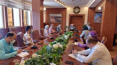 محافظ بورسعيد يتابع سير العمل في تطبيق منظومة 