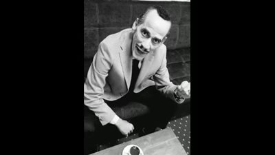 شاهد كيف سخر محمود عزب من الفنان محمد رمضان 