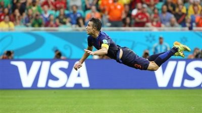 في مثل هذا اليوم.. فان بيرسي يقسو على إسبانيا برأسية طائرة (فيديو)