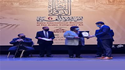 صاحب المركز الأول بملتقى الخط: العمل الفائز لوحة لآيات من سورة العلق