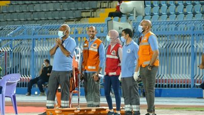 بعد واقعة إريكسن.. طبيب وجهاز صدمات كهربائية في المسابقات المصرية
