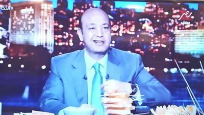 عمرو أديب يعرض بطيخ أصفر: 