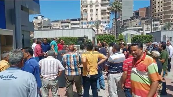 عمال شركة مياه الشرب