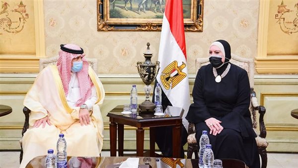 وزيرة التجارة والصناعة