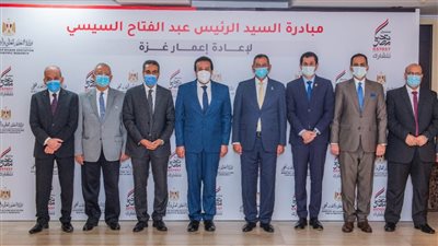 وزير التعليم العالي يسلم 