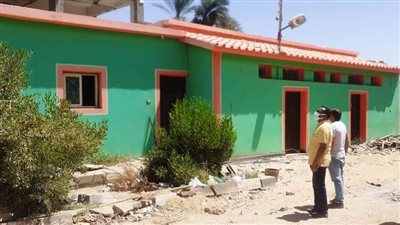 محافظ أسوان يتابع  مشروعات حياة كريمة وحملات مكثفة للنظافة 