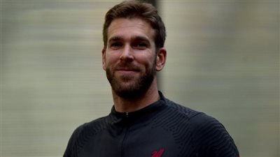 ليفربول يعلن تجديد عقد حارسه أدريان