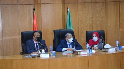 ساعة مع مسؤول.. محافظ المنيا يستجيب لشكاوى وطلبات المواطنين