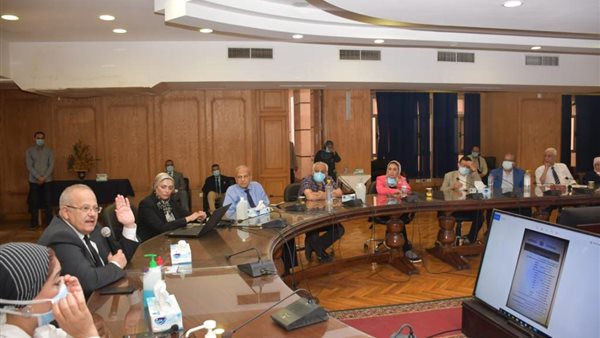 رئيس جامعة القاهرة