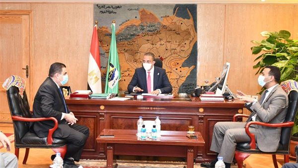 محافظ الفيوم يستقبل