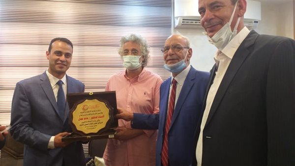 تكريم وكيل وزارة