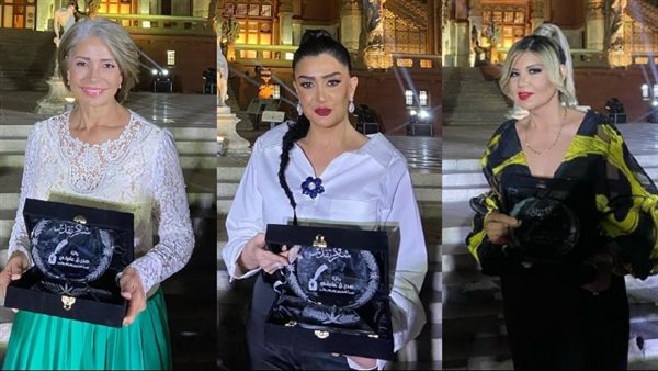 غادة عبد الرازق وبوسي