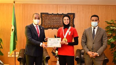 محافظ الفيوم يُكرم اللاعبة ميسون إيهاب ثالث إفريقيا في التايكوندو (صور) 
