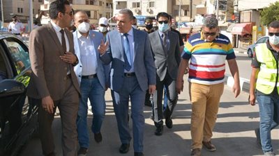 محافظ سوهاج يتفقد أعمال إنشاء كوبري الثقافة (صور)