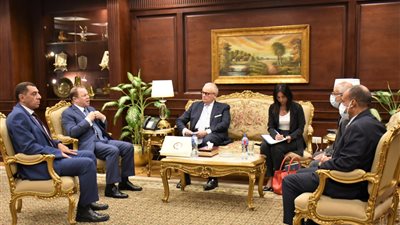 مفاجأة.. كينيا ترد على شائعات حول رواية تعذيب ضابط مصري لـ