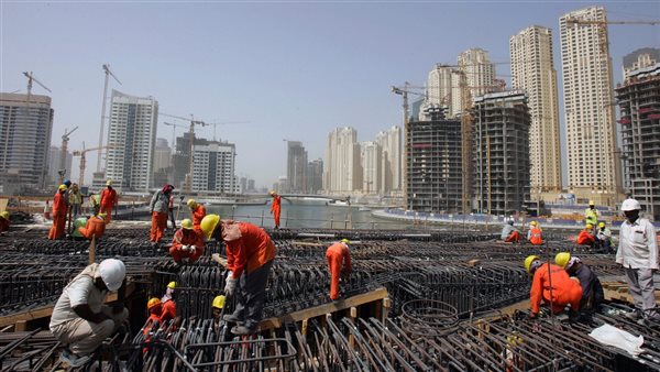 العمل تحت الشمس