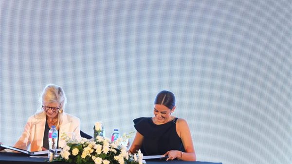 أمينة خليل سفيرة