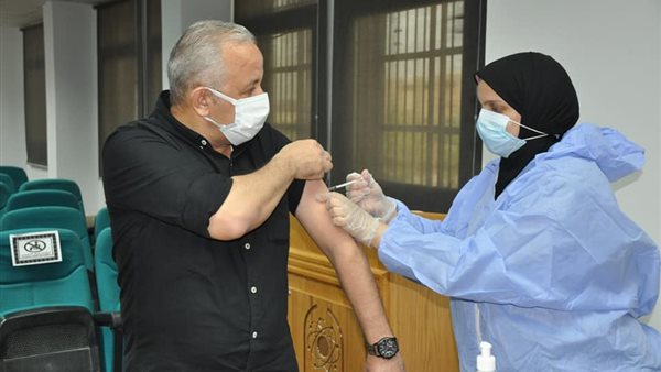 تطعيم العاملين في