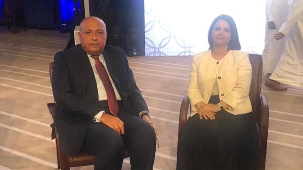 سامح شكري مع وزيرة