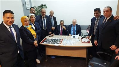 ضبط سيدة حاولت تهريب مشغولات ذهبية وألماس حول جسدها بمطار القاهرة