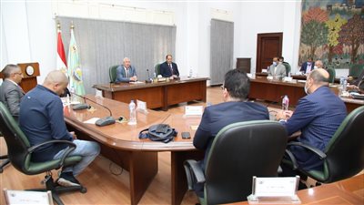 وزير الزراعة يبحث تطوير سلاسل القيمة المرتبطة بالألبان