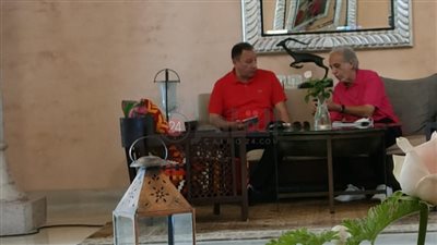 الخطيب يتابع مع سمير عدلي ترتيبات بعثة الأهلي في تونس (صور)