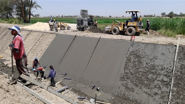 تبطين الترع بالأقصر