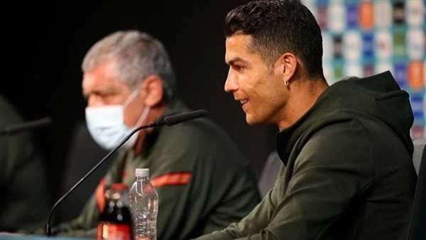 رونالدو خلال مؤتمر