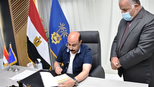 محافظ أسوان يعتمد