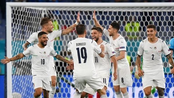 فرحة لاعبي إيطاليا