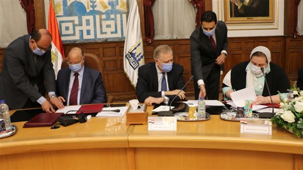 توقيع عقود شراء أرض