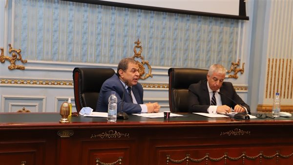 وزير القوى العاملة