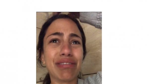 فتاة المطار 