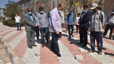 محافظ أسيوط يتابع أعمال تطوير بعض الشوارع بحي غرب