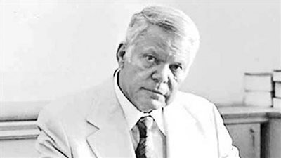 يوسف السباعي في ذكرى ميلاده.. حياة متوهجة بالأدب والمناصب ونهاية مؤسفة