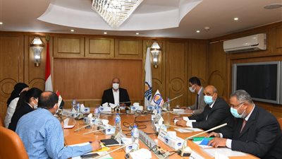 محافظ قنا يترأس اجتماع مجلس إدارة المنطقة الحرة بقفط