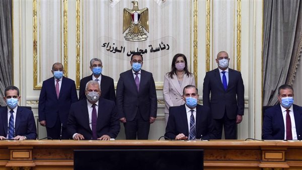 جانب من التوقيع