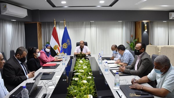 اجتماع محافظ أسوان