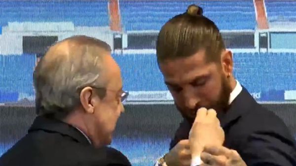 منح راموس شارة ذهبية