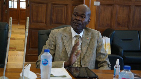 سفير كينيا بالغرفة