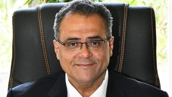  الدكتور عبد الفتاح